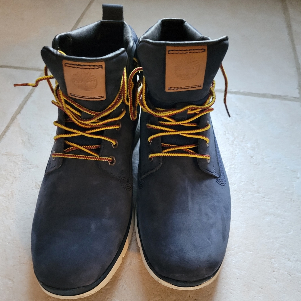 Never Worn Timberland Killington Men's/Boy's leather chukkas blue suede size 8